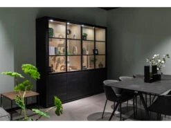 Vitrine ZEN Incl. Led - Black Matte/smoked Oak Hout -Zuiver || RICHMOND Verkoop studio puro zen 40303