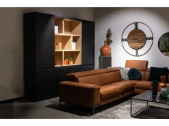 Vitrine ZEN Open Midden Incl. LED - Black Matte/smoked Oak Zwart -Zuiver || RICHMOND Verkoop william winston zen 45326